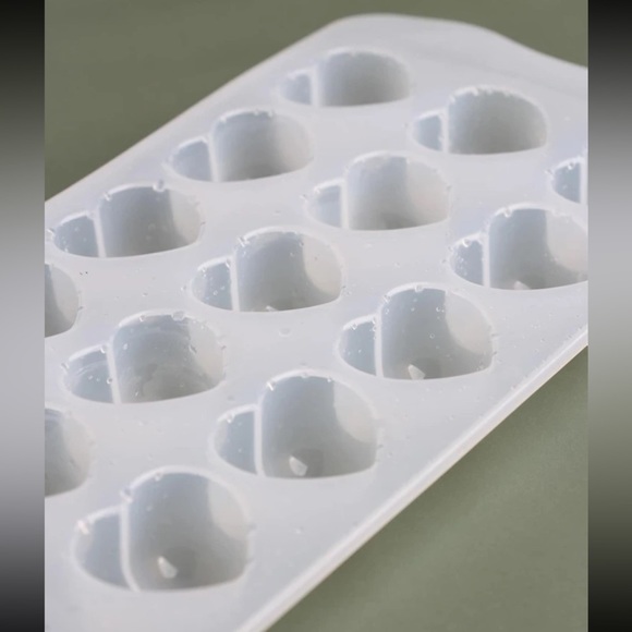 Heart Shaped Ice Cube Tray Mold / Chocolate Mold - Picture 6 of 8